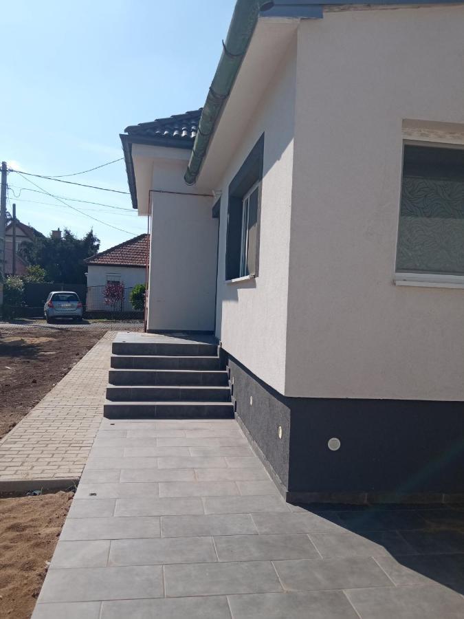Kiss-Szollosi Vendeghaz II Lola Debrecen Luaran gambar